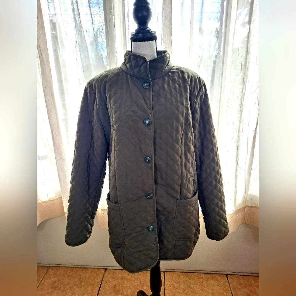 Avenue Olive Green Quilted Puffer Jacket with Stand-Up Collar. Size 14/16